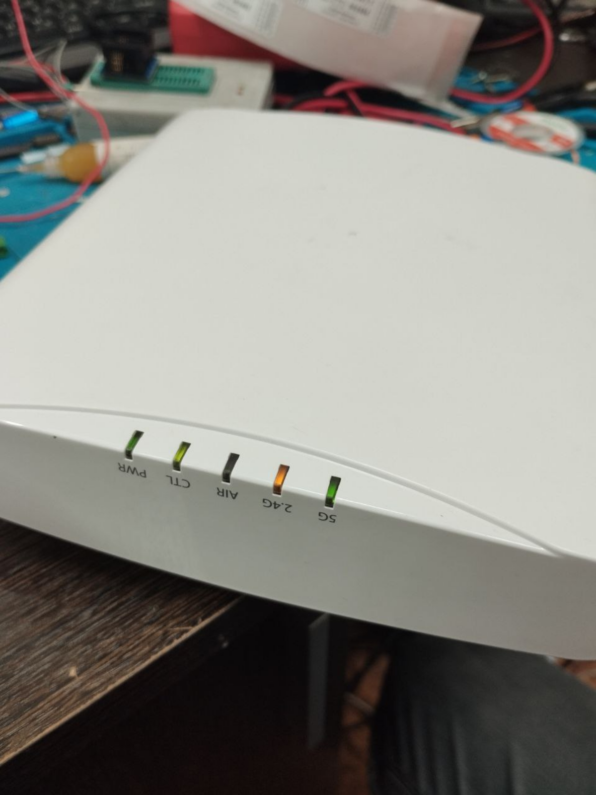 Точка доступа Rucкus r610 , приехала с неисправностью : не вещает ssid,  не пускает по ssh
Что сделано: прошивка nand памяти. Редактирование SN и ip адрес точки. | Сетка — социальная сеть от hh.ru