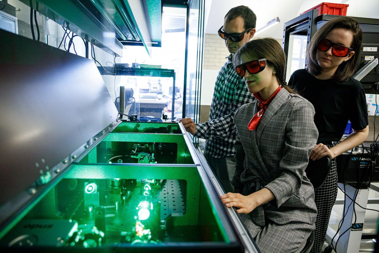 “Ростех” поддерживает развитие дизайн-центров микроэлектроники на базе вузов
Госкорпорация (ГК) “Ростех” заявила  развиватии и поддержике дизайн-центров микроэлектроники совместно с российскими технич... | Сетка — социальная сеть от hh.ru