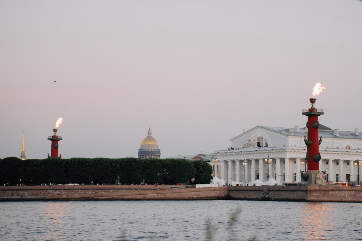 Парад кораблей и салют в День ВМФ с борта ресторана «Магадан»
Самый лучший вид на парад на Неве всегда открывается из ресторана «Магадан» | Сетка — социальная сеть от hh.ru
