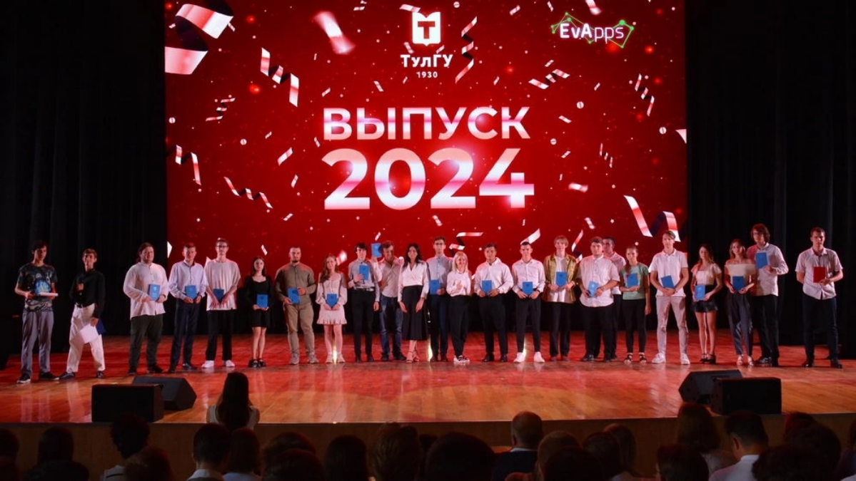 Пусть первой публикацией в этой ленте будет фото с прошедшего позавчера торжественного вручения дипломов выпускникам Института Прикладной математики и Компьютерных наук Тульского государственного унив... | Сетка — социальная сеть от hh.ru