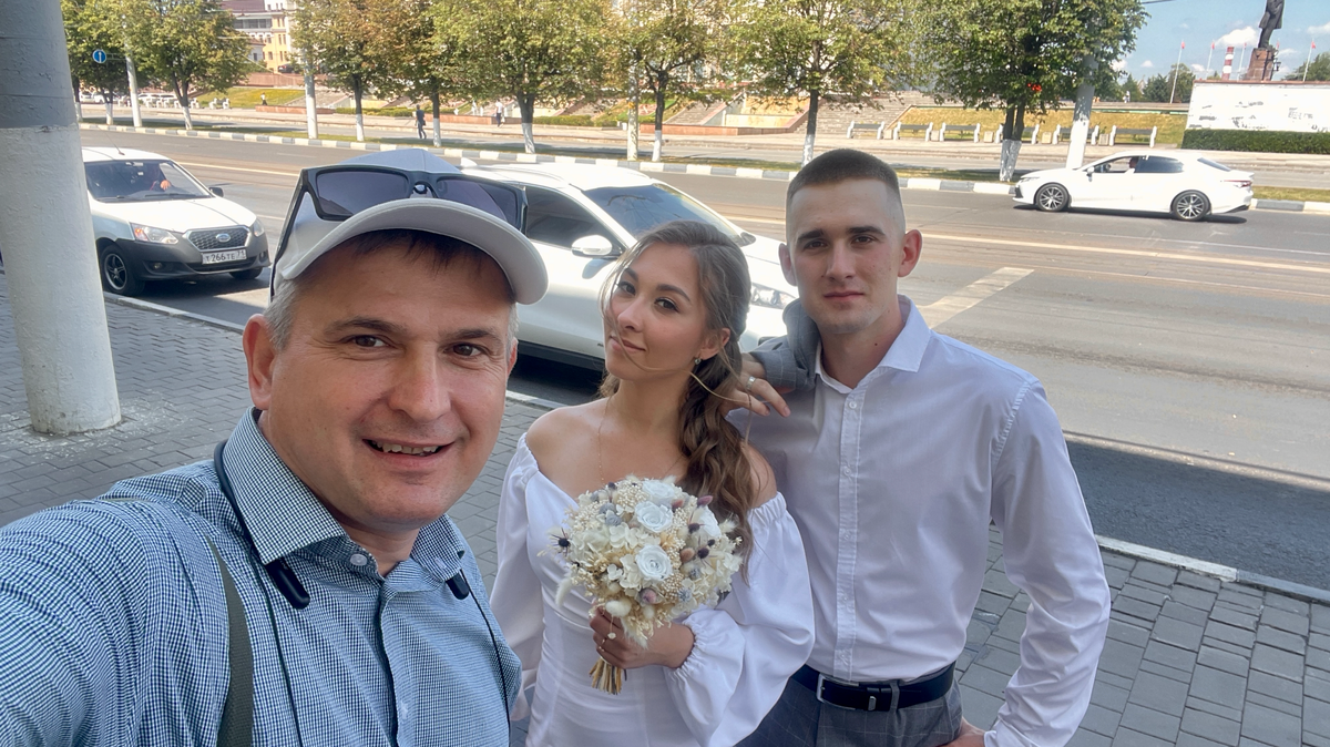 У Евгения и Марины сегодня свадьба, а у нас для молодоженов, есть специальные предложения и скидки. Обращайтесь и мы расскажем вам о них! | Сетка — социальная сеть от hh.ru