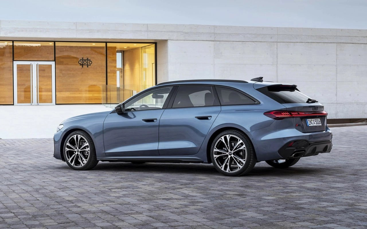 Audi показали новое поколение A5 — с базовым турбомотором 2.0 TFSI на 150 л.с. и передним приводом.
За доплату можно получить форсированный вариант двигателя на 204 л.с | Сетка — социальная сеть от hh.ru