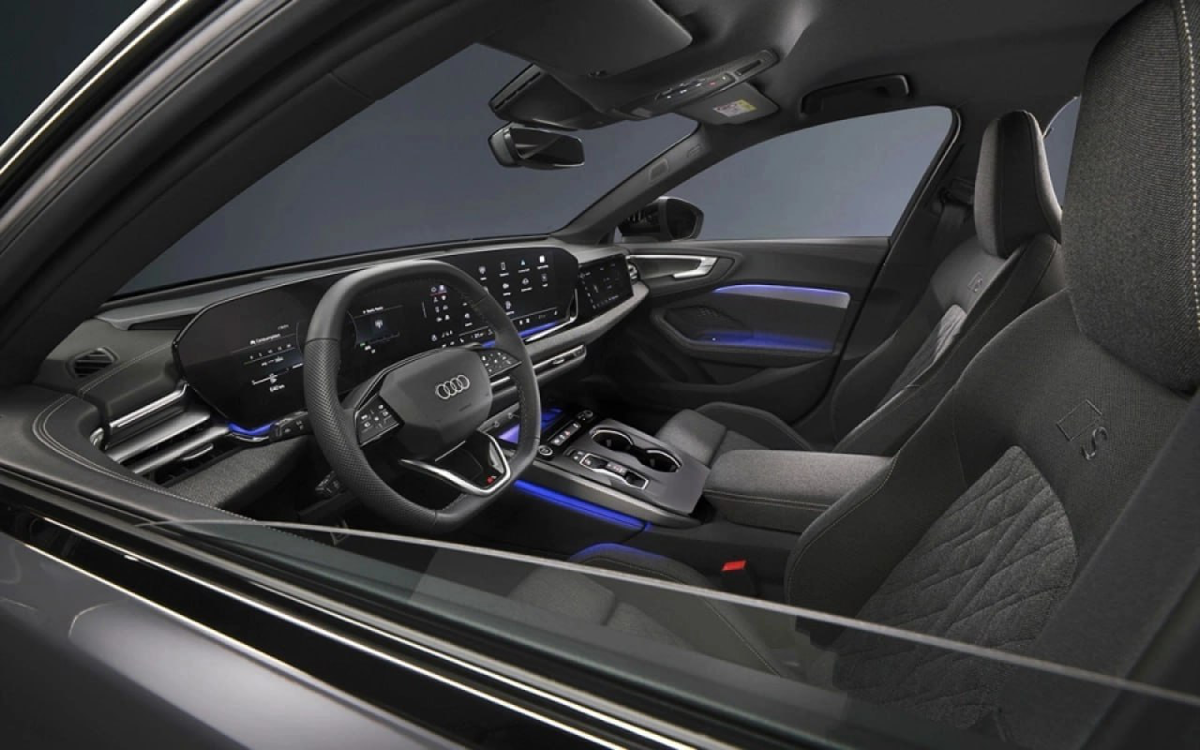 Audi показали новое поколение A5 — с базовым турбомотором 2.0 TFSI на 150 л.с. и передним приводом.
За доплату можно получить форсированный вариант двигателя на 204 л.с | Сетка — социальная сеть от hh.ru