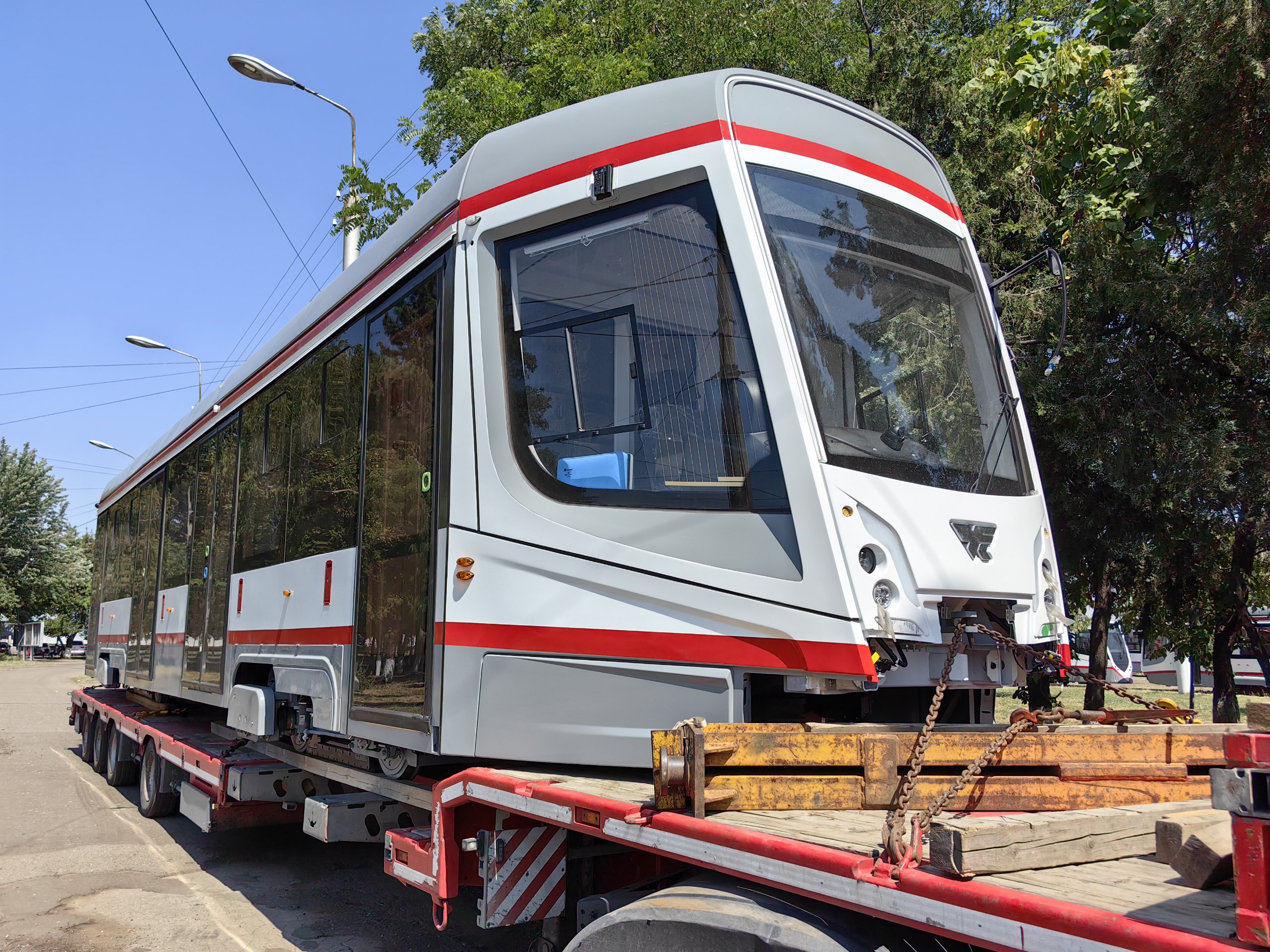 🚈 В Краснодар прибыл первый низкопольный трамвай производства Усть-Катавского вагоностроительного завода (входит в ГК «Роскосмос») | Сетка — социальная сеть от hh.ru