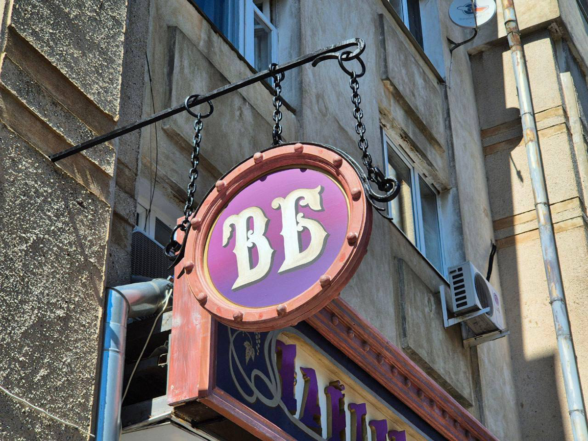 В Рыбинске открыли аутентичный ПВЗ Wildberries в историческом стиле.
В такой идешь за безделушками и чувствуешь себя аристократом.
🔥 — ждем петербургскую адаптацию | Сетка — социальная сеть от hh.ru