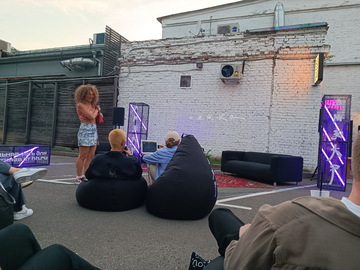 Сетка, 
Кто здесь, отзывайтесь в комментариях!) | Сетка — социальная сеть от hh.ru