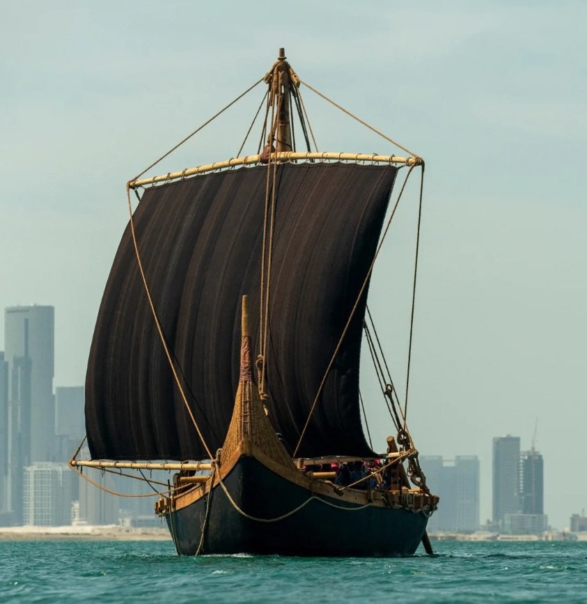 ⛵️ В Абу-Даби по древнему документу воссоздали и отправили в плавание корабль бронзового века.
⚓️ Кораблестроители в Абу-Даби воссоздали древнее судно, используя старинные техники, которым тысячи лет | Сетка — социальная сеть от hh.ru