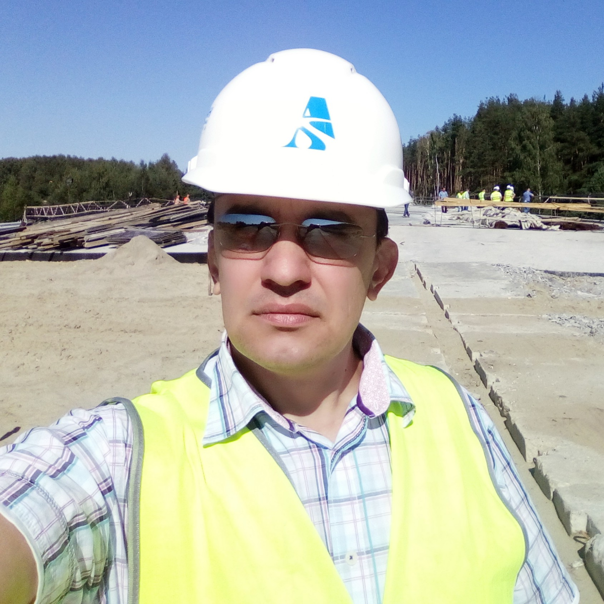 Денис Хлебников