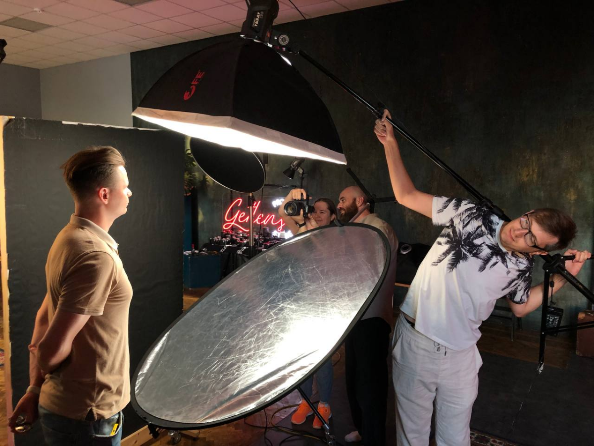 В Самару приезжали GetLens с тест-драйвом фототехники. Мимо такого нельзя было пройти, с удовольствием съездила к ребятам.
Пообщались, подержала в руках разные тушки/стёкла, немного поснимали | Сетка — социальная сеть от hh.ru