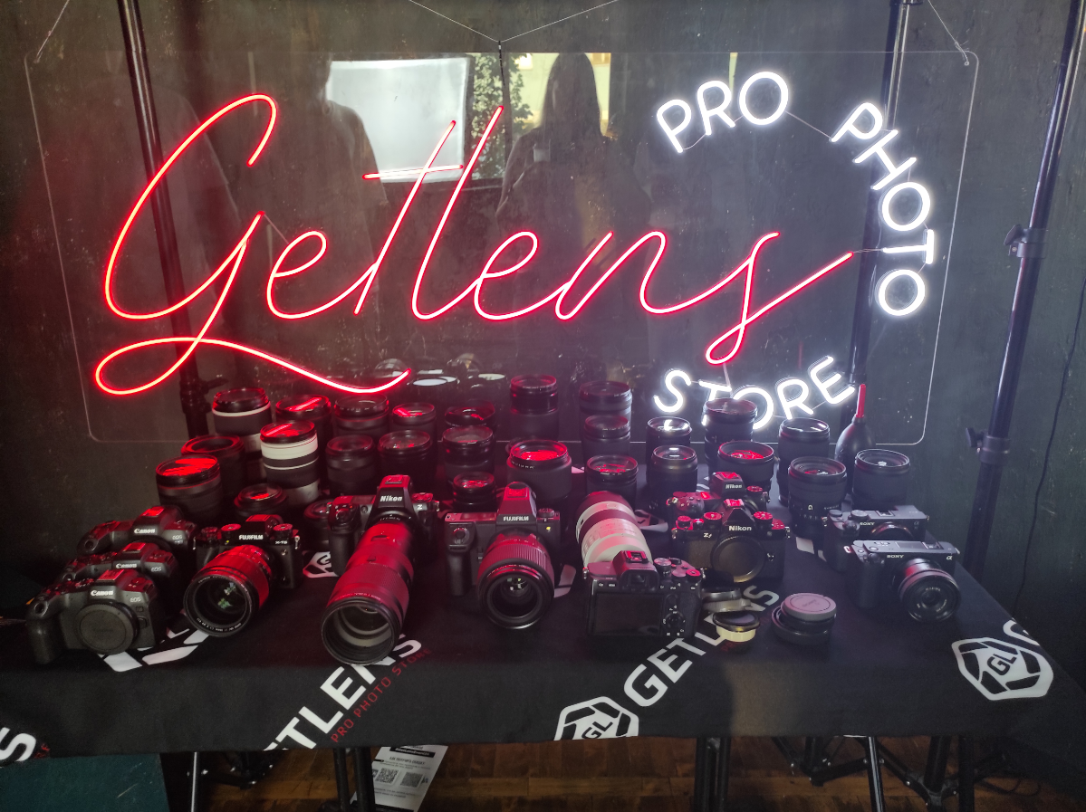 В Самару приезжали GetLens с тест-драйвом фототехники. Мимо такого нельзя было пройти, с удовольствием съездила к ребятам.
Пообщались, подержала в руках разные тушки/стёкла, немного поснимали | Сетка — социальная сеть от hh.ru