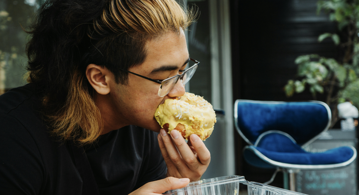 В продолжение вчерашней темы поговорили с диетологом, психологом и нутрициологом о том, как не заедать стресс https://clck | Сетка — социальная сеть от hh.ru