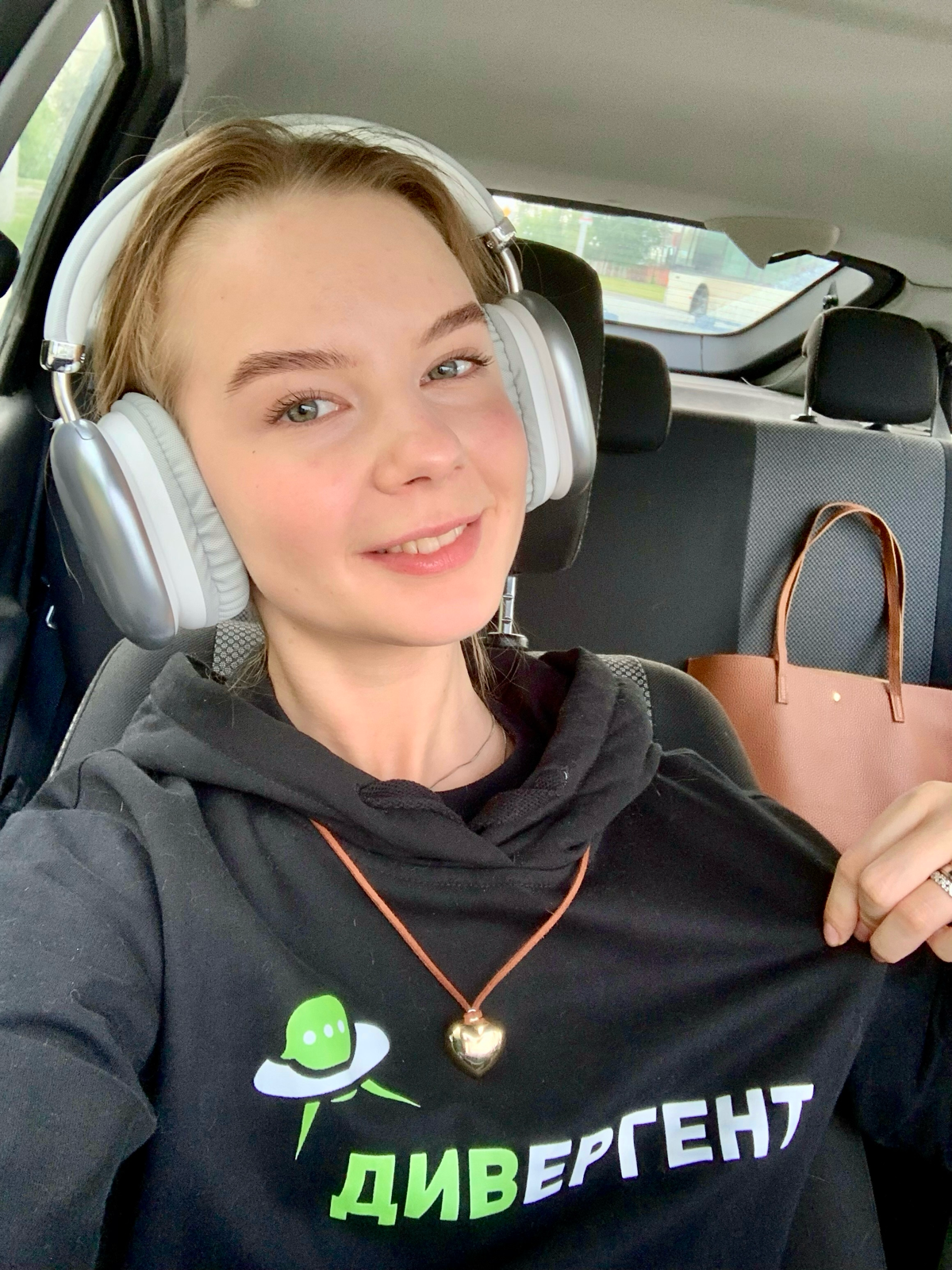 🚀 Привет) я - Дарья, занимаюсь развитием IT-компании 👇🏻
Компания Дивергент занимаемся разработкой инновационных digital-продуктов силами собственных профессиональных сотрудников | Сетка — социальная сеть от hh.ru