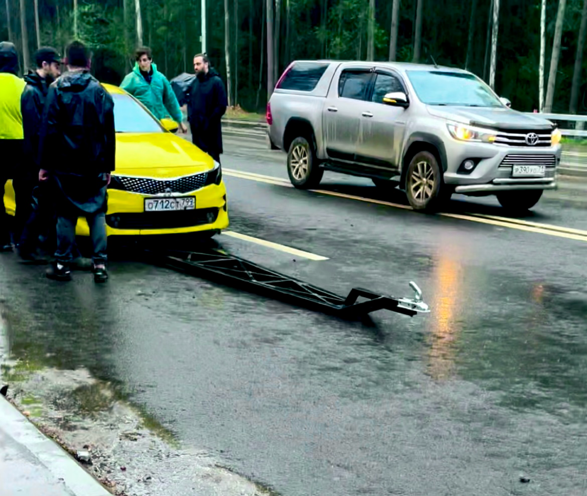 Вчера дождь внес изменения в съемочный процесс .
А как у вас ? | Сетка — социальная сеть от hh.ru