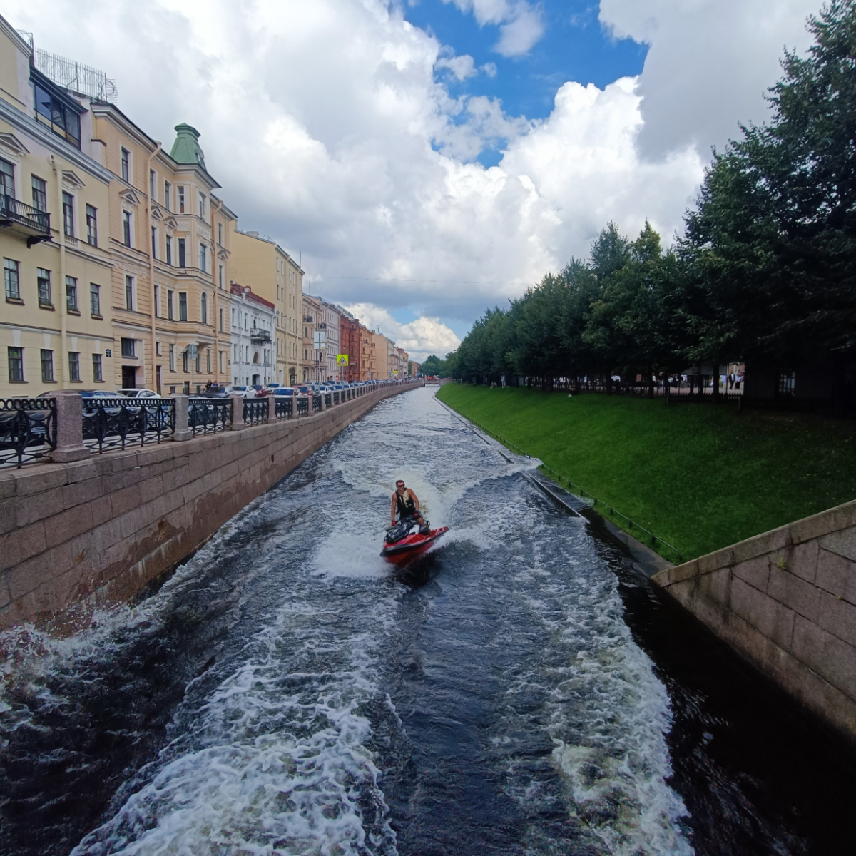 Три дня в Питере.
Питер, это не только памятники архитектуры, мосты и каналы, это ещё драйв!
Если бы меня спросили, хочу ли я жить в Питере, я бы ответила- нет.. | Сетка — социальная сеть от hh.ru