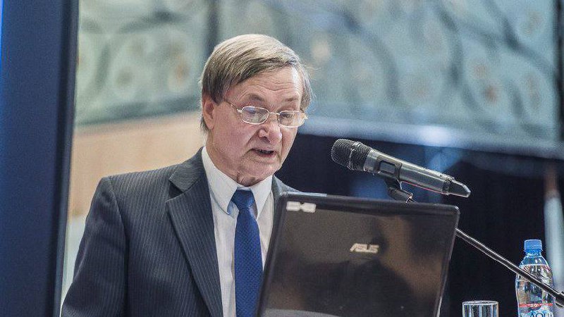 Владимир Збойков:
«Российские ювелирные компании для снижения своих издержек стали чаще в последнее время прибегать к <b>толлинговым схемам </b>- они передают сырье в постсоветские страны, там из них ... | Сетка — социальная сеть от hh.ru