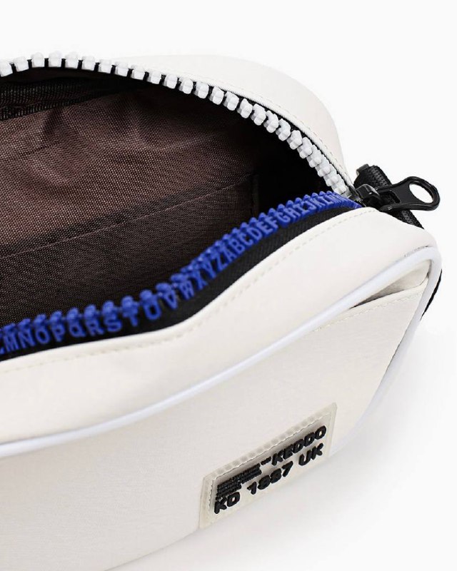 Ну ничосе!!! 
Вот уж где я точно не ожидала увидеть шрифтовой набор 😧
Интересно только какая была продуктовая гипотеза или посыл? Как вообще эта идея родилась и дошла до реализации?
Пояснительная бриг... | Сетка — социальная сеть от hh.ru