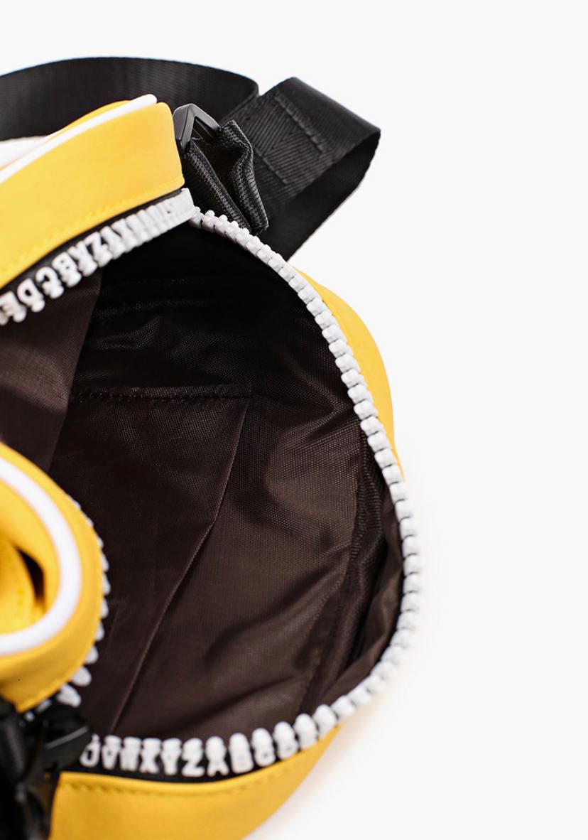 Ну ничосе!!! 
Вот уж где я точно не ожидала увидеть шрифтовой набор 😧
Интересно только какая была продуктовая гипотеза или посыл? Как вообще эта идея родилась и дошла до реализации?
Пояснительная бриг... | Сетка — социальная сеть от hh.ru