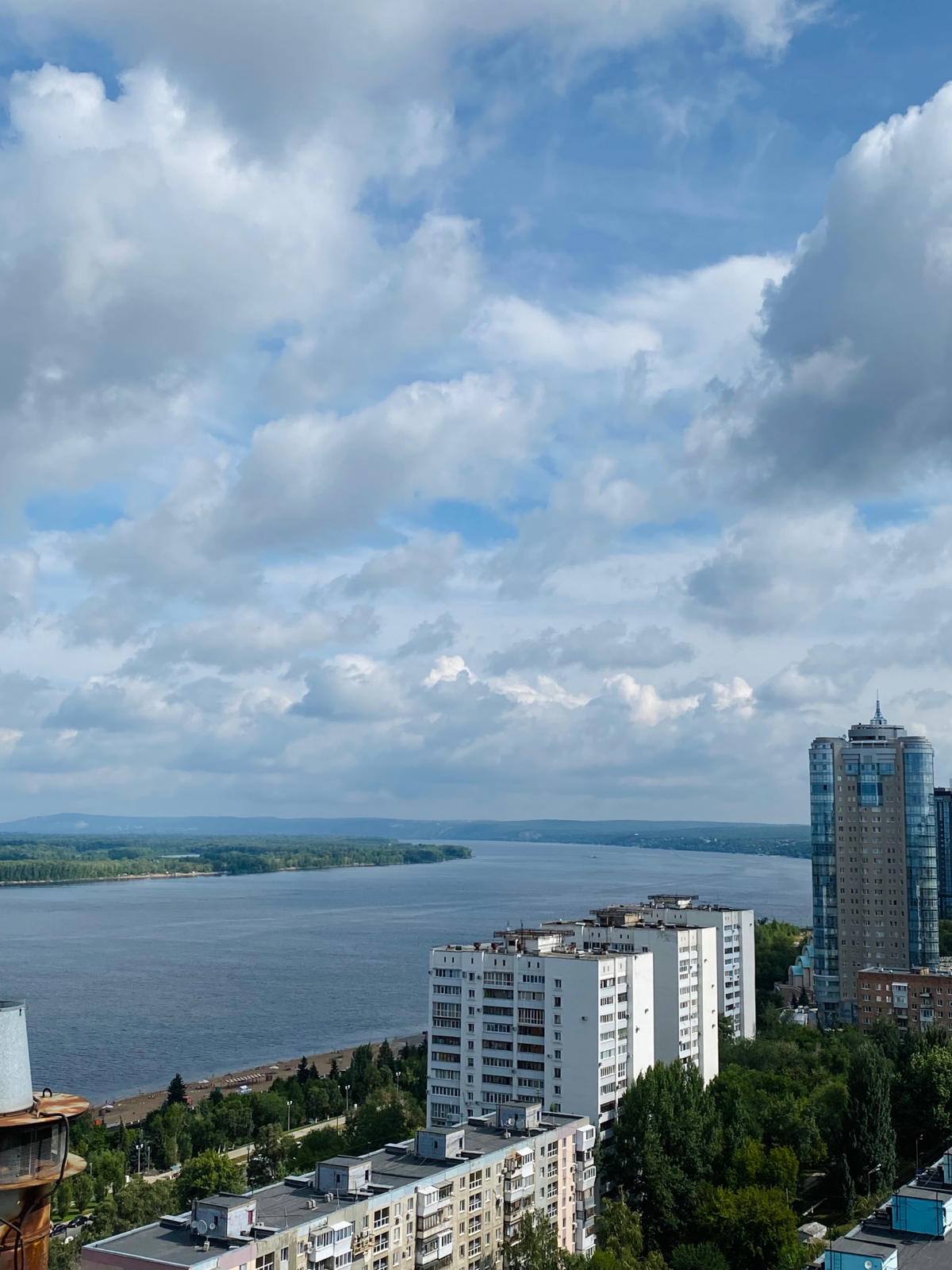 Какой же у нас ахуенный вид из офиса
Знаете, что за город? | Сетка — социальная сеть от hh.ru