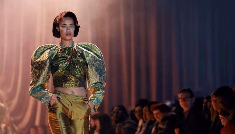 CFDA опубликовал расписание Недели моды в Нью-Йорке. Что ожидать?
С 6 по 11 сентября в США состоится Неделя моды в Нью-Йорке | Сетка — социальная сеть от hh.ru