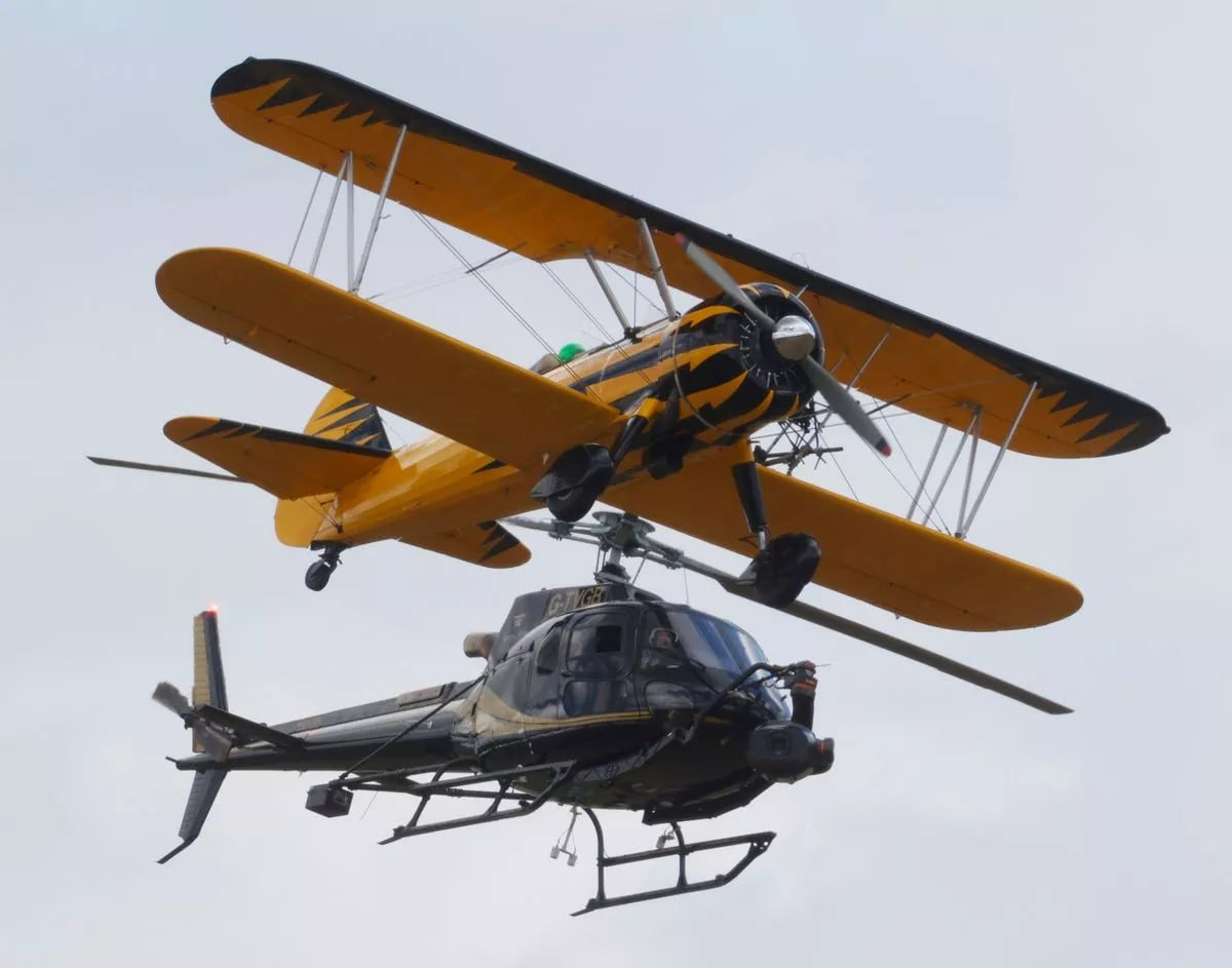 Том Круз снова рискует жизнью на съёмках новой «Миссия невыполнима»
Том был замечен свесившимся с борта самолёта во время своего нового смелого трюка | Сетка — социальная сеть от hh.ru