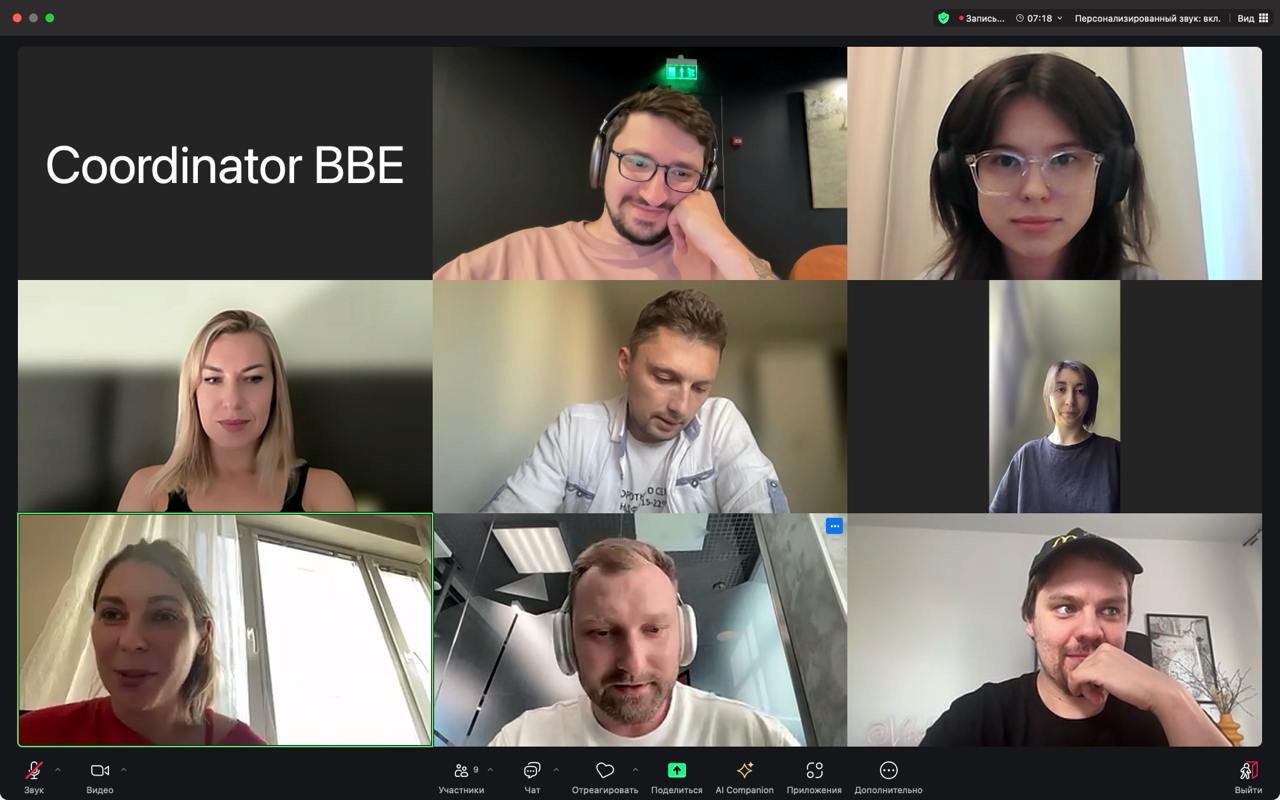 «Сижу с легендарным для российского дизайна Митей Осадчуком @nice2mityachuk, охуенным запускатором международного Скайенга Тарелкиным @tarelkinlive и Ильей Шировым из Райффа и принимаем работы студент... | Сетка — социальная сеть от hh.ru