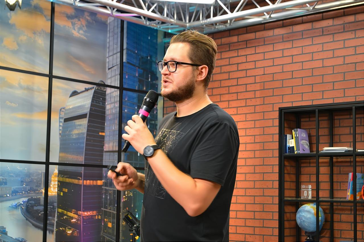Что входит в профессию SMM, какие есть перспективы?
На эту тему провёл мастер-класс в РЭУ им. Г.В. Плеханова ✌️ Ещё и вспомнил свой путь со школьной, а затем более осознанно с универской скамьи | Сетка — социальная сеть от hh.ru