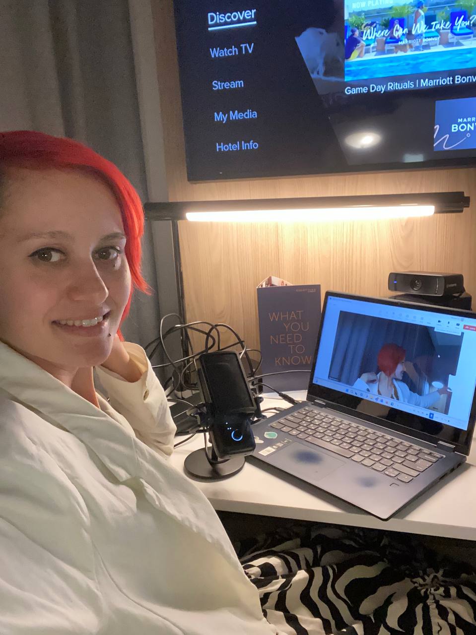 Недавно провела стрим о Social Selling на международном рынке, вот запись: 
https://youtube | Сетка — социальная сеть от hh.ru