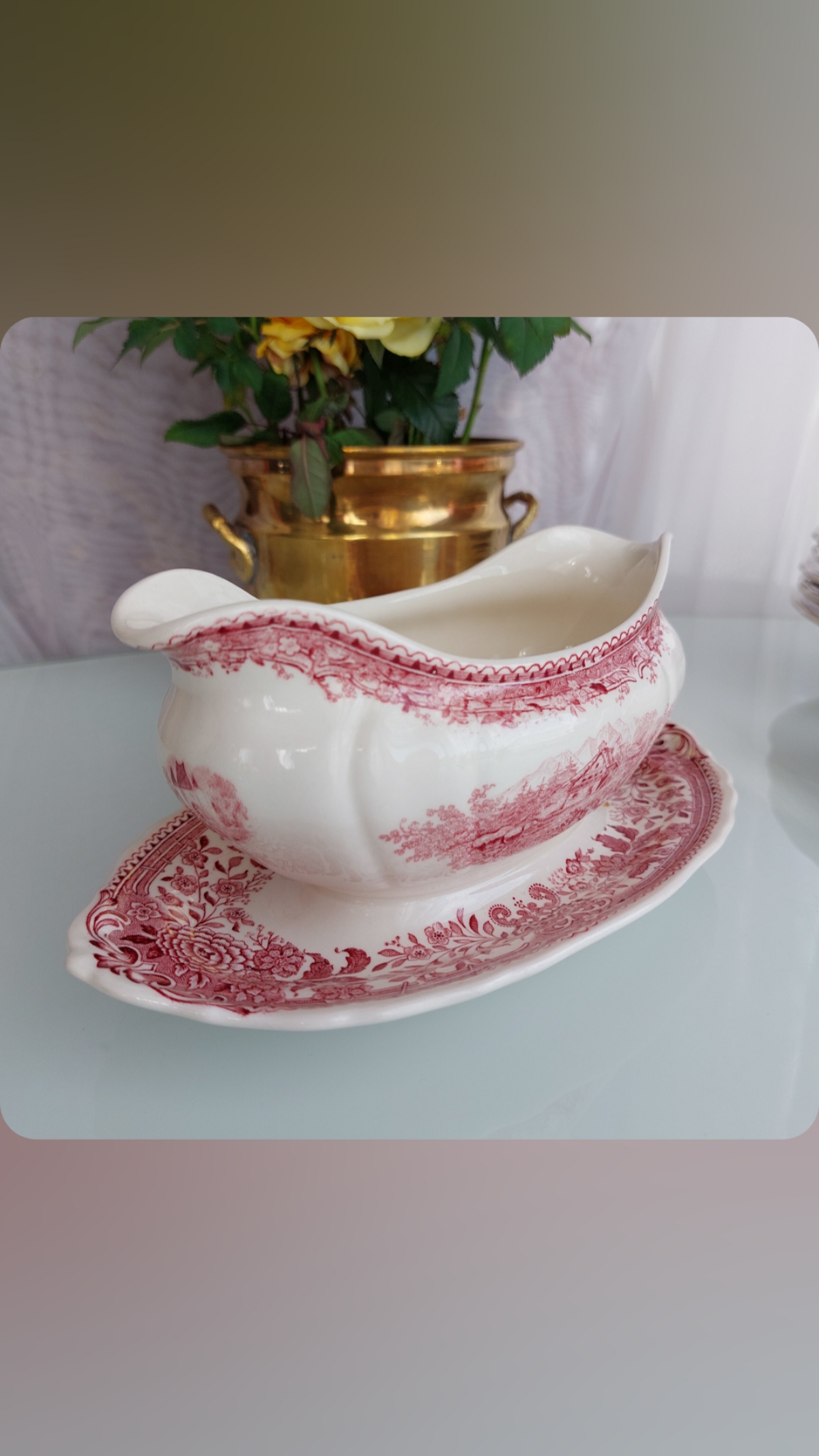 В моей лавке представлены несколько основных тем:
#фарфор и керамика 
#винтажнаямедь
#старинное олово
#бронза 
#декор из Европы. 
Первые посты в данном порядке будут больше ознакомительные | Сетка — социальная сеть от hh.ru