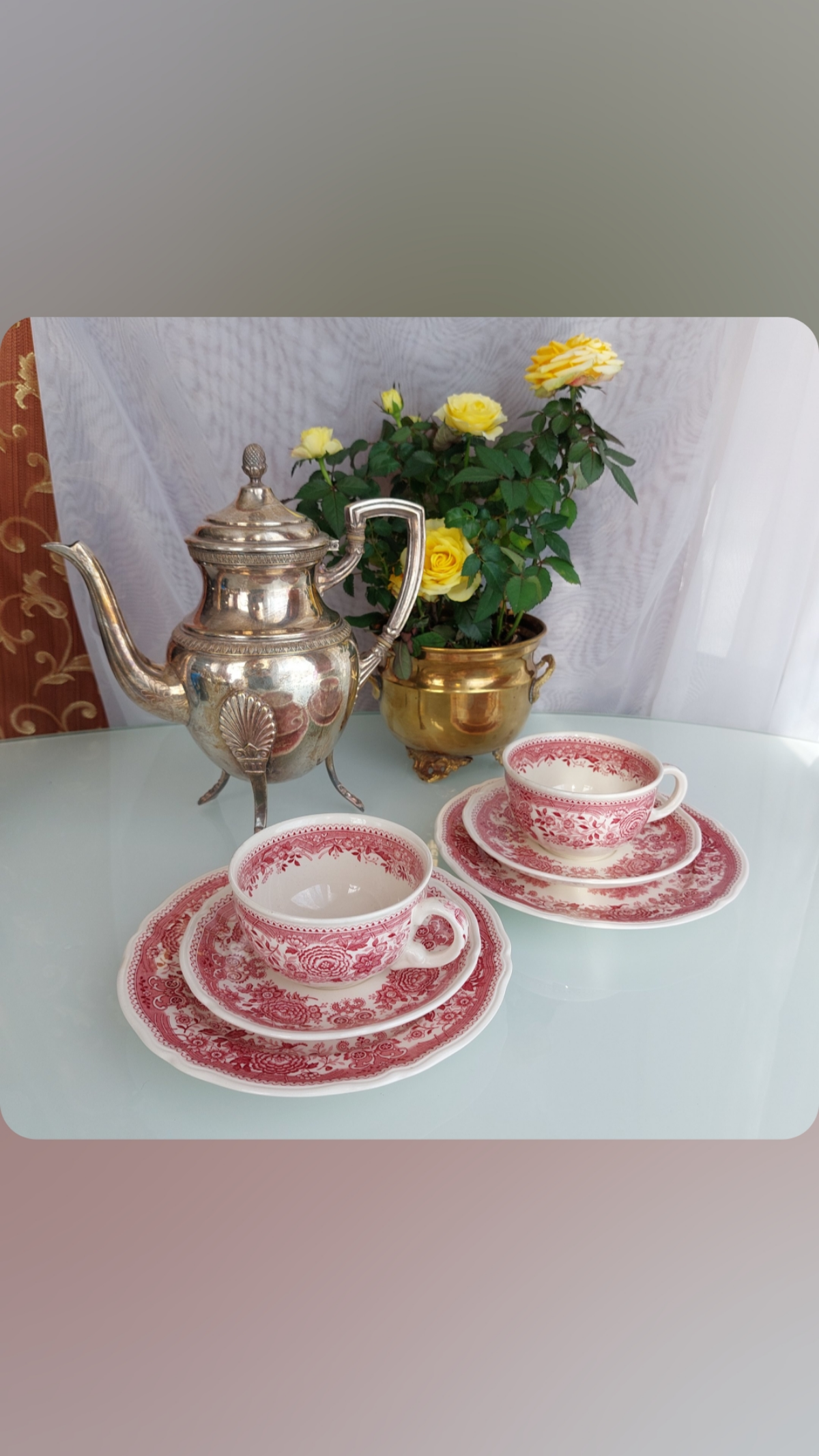 В моей лавке представлены несколько основных тем:
#фарфор и керамика 
#винтажнаямедь
#старинное олово
#бронза 
#декор из Европы. 
Первые посты в данном порядке будут больше ознакомительные | Сетка — социальная сеть от hh.ru