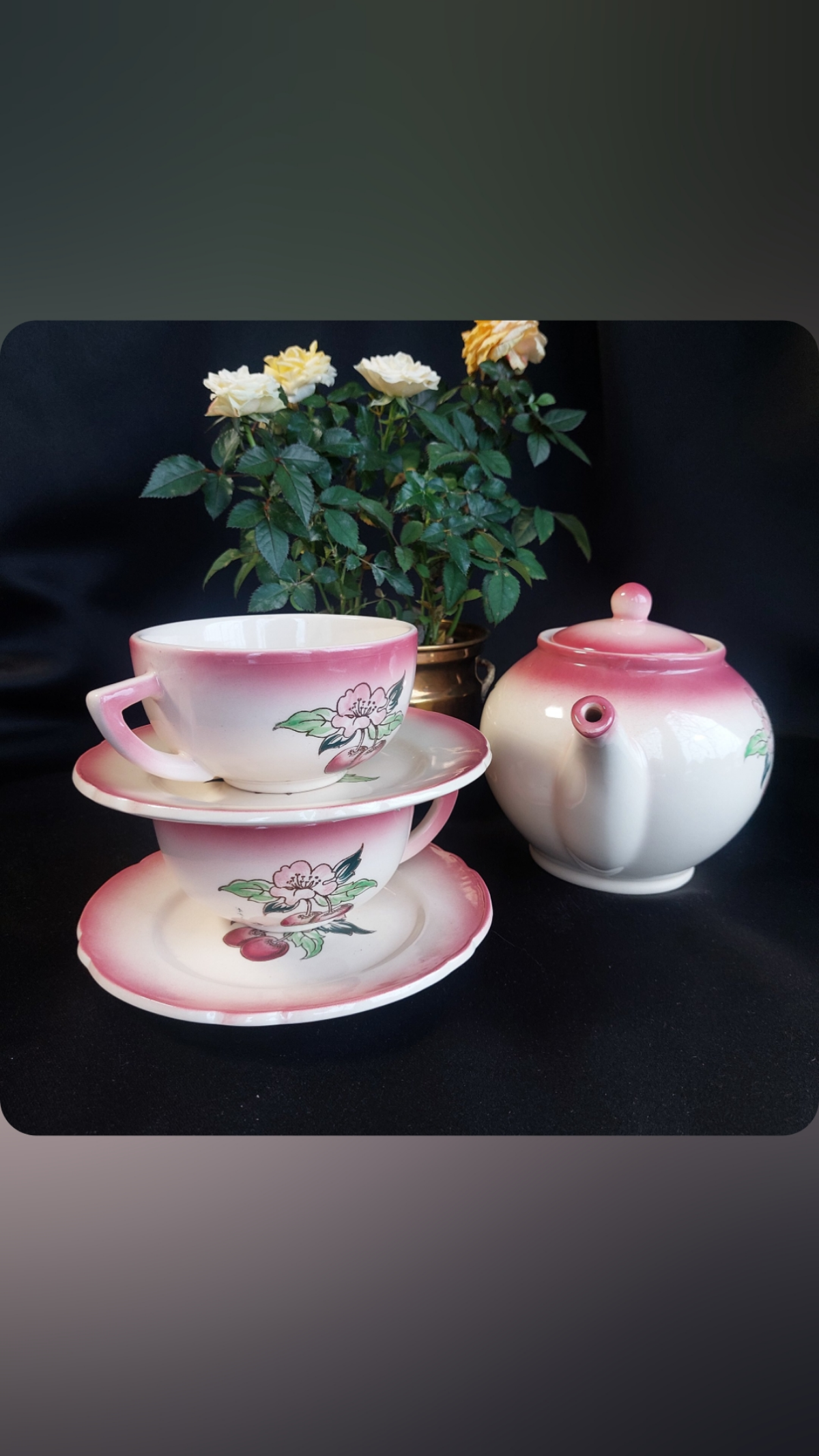 В моей лавке представлены несколько основных тем:
#фарфор и керамика 
#винтажнаямедь
#старинное олово
#бронза 
#декор из Европы. 
Первые посты в данном порядке будут больше ознакомительные | Сетка — социальная сеть от hh.ru