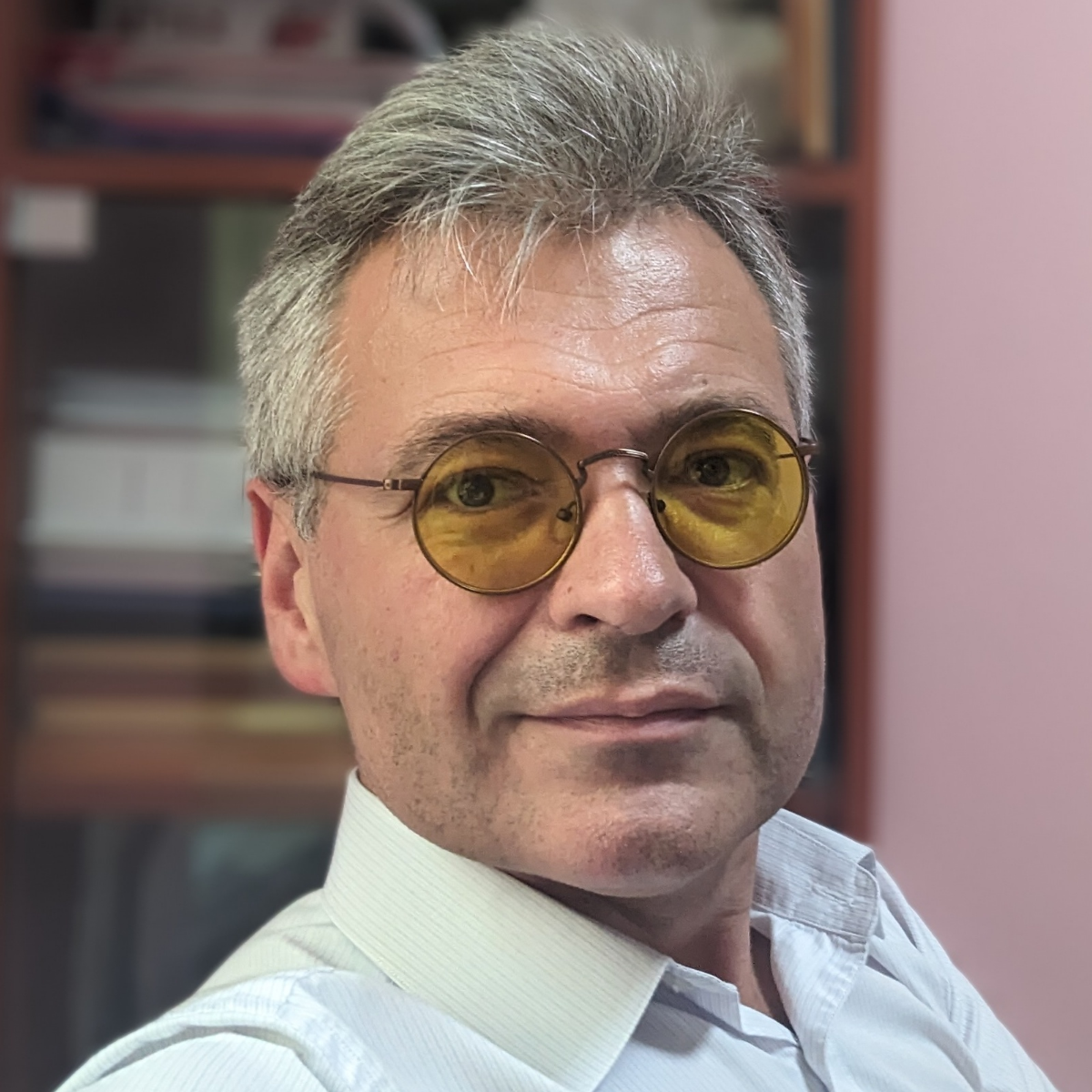 Денис Власов