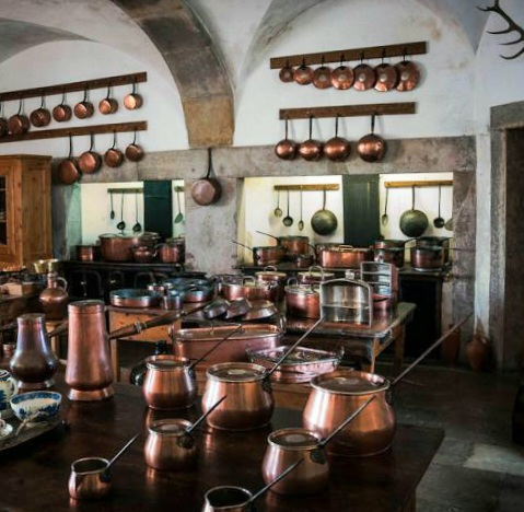 ИИ ?
В моей любимой работе не нужны возможности многих нейросетей.
Каждый винтажный или антикварный предмет имеет свои особенности,  свои нюансы | Сетка — социальная сеть от hh.ru