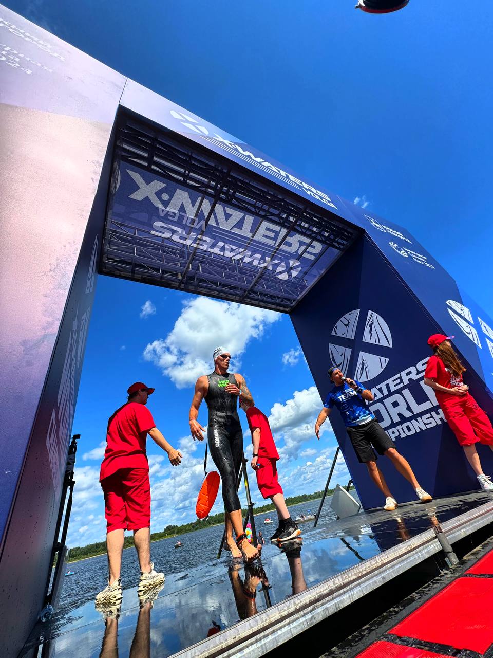 Редакция «Активируя спорт» сегодня работает в Нижнем Новгороде на крупнейшем в России заплыве на открытой воде X-Waters Volga.
3000 участников со всей страны штурмуют Волгу!
@BogachevSport | #XWaters | Сетка — социальная сеть от hh.ru