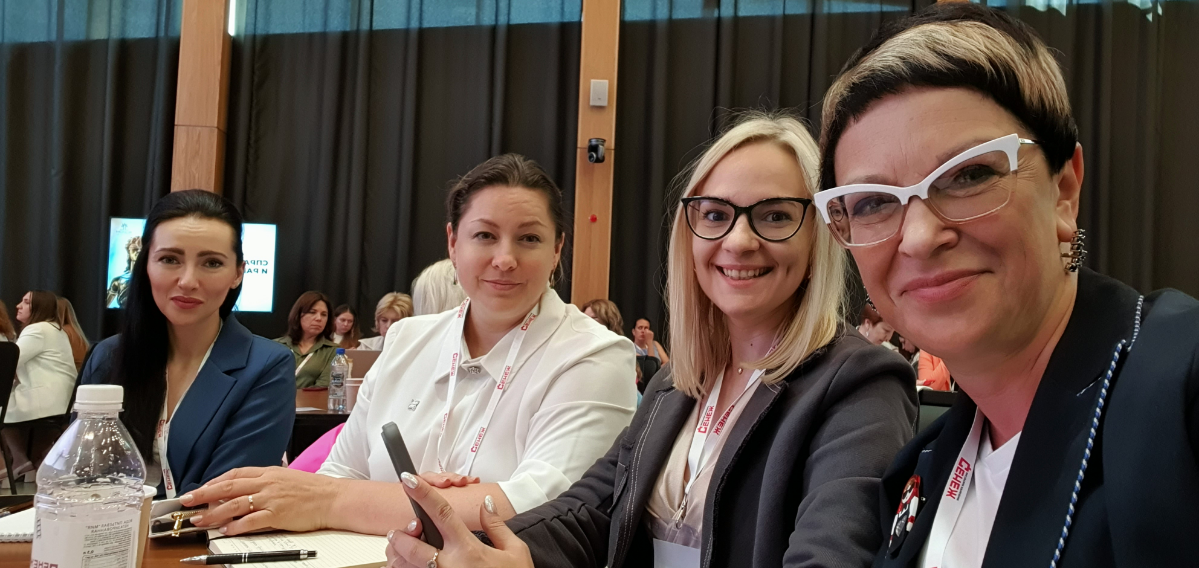 Код России,  социальный аспект политики, тренды близкого будущего, механизмы поведения человека - темы второго дня очного обучения программы "Женщина-Лидер"
По традиции  - цитаты дня | Сетка — социальная сеть от hh.ru