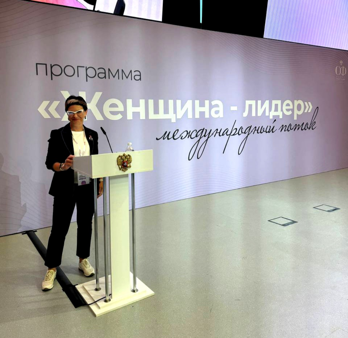 Код России,  социальный аспект политики, тренды близкого будущего, механизмы поведения человека - темы второго дня очного обучения программы "Женщина-Лидер"
По традиции  - цитаты дня | Сетка — социальная сеть от hh.ru