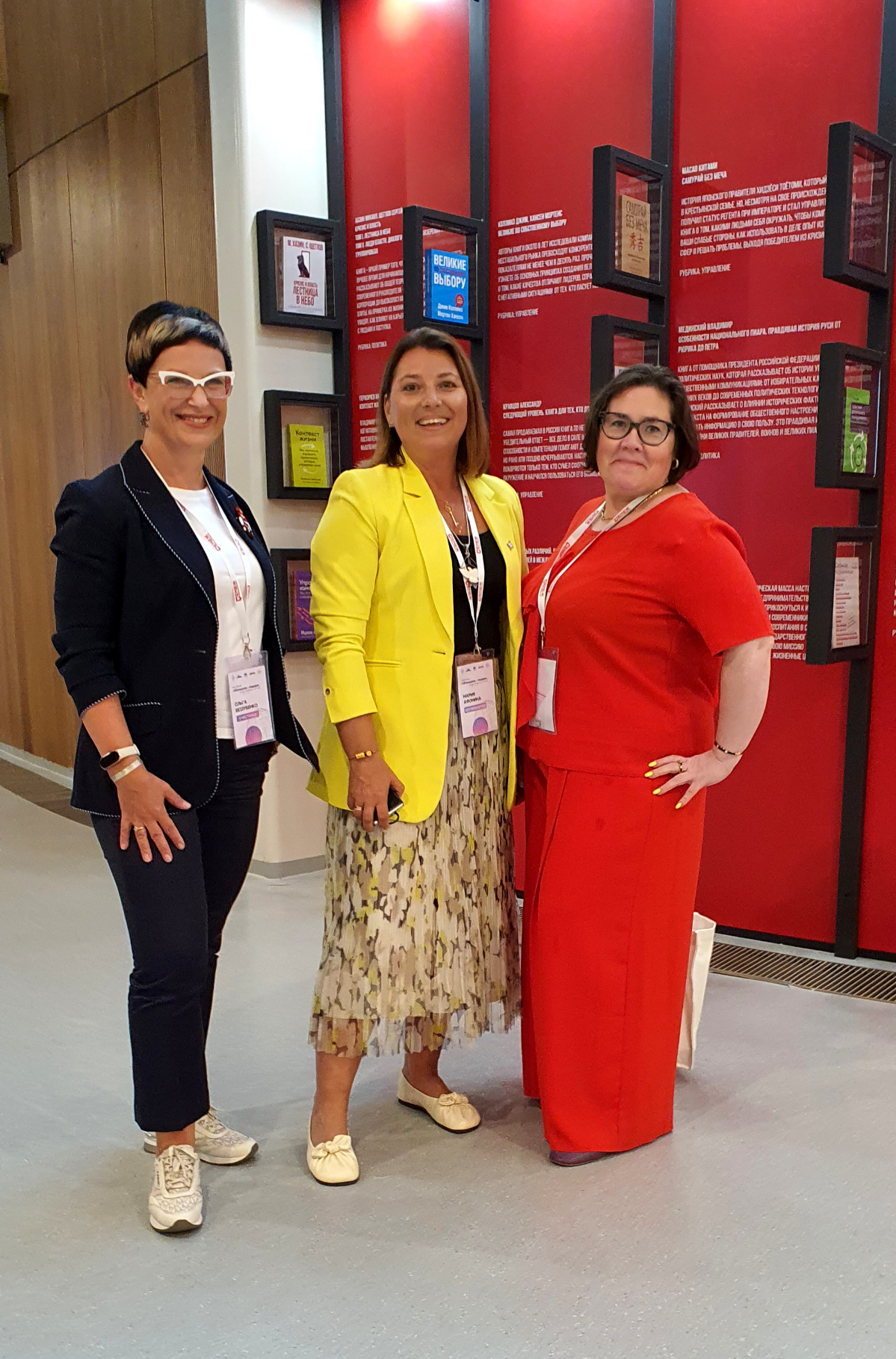 Код России,  социальный аспект политики, тренды близкого будущего, механизмы поведения человека - темы второго дня очного обучения программы "Женщина-Лидер"
По традиции  - цитаты дня | Сетка — социальная сеть от hh.ru