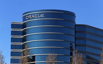 Oracle разрабатывает ИИ для выявления сбоев в дата-центрах
Oracle разработала систему машинного обучения для прогнозирования сбоев в ЦОД | Сетка — социальная сеть от hh.ru