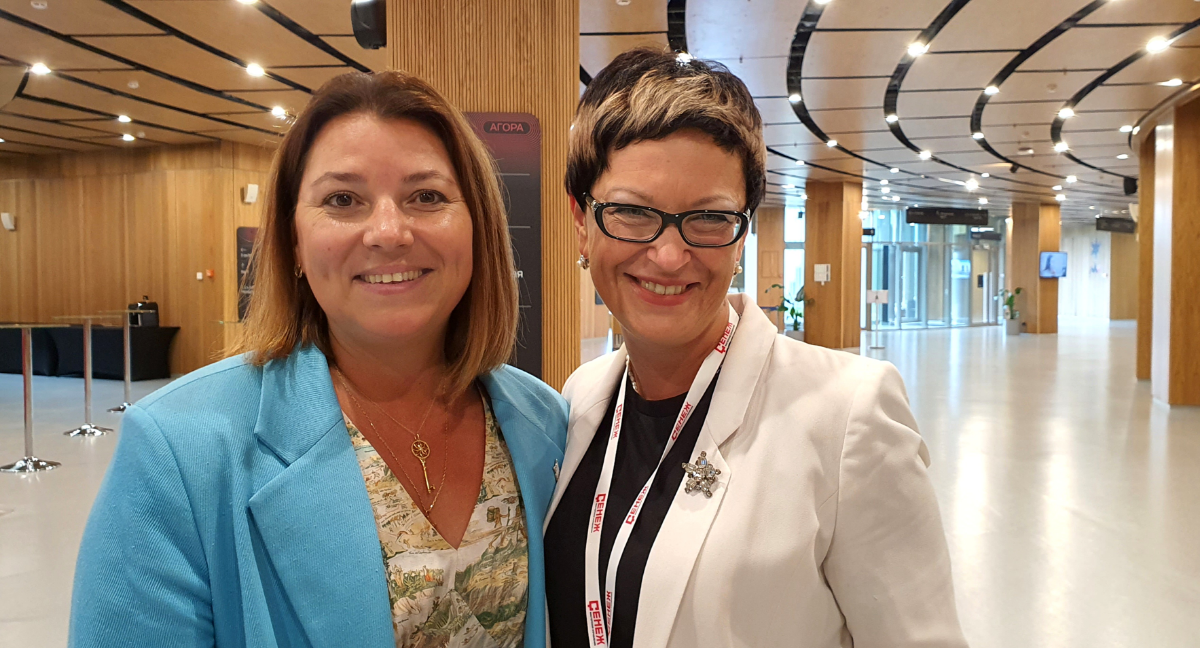 Завершающий днь очного обучения программы "Женщина-Лидер" был полностью посвящен социальному проектированию.
По традиции  - цитаты.
Мария Афонина
"Есть социальный лифт, а есть социальная лестница | Сетка — социальная сеть от hh.ru