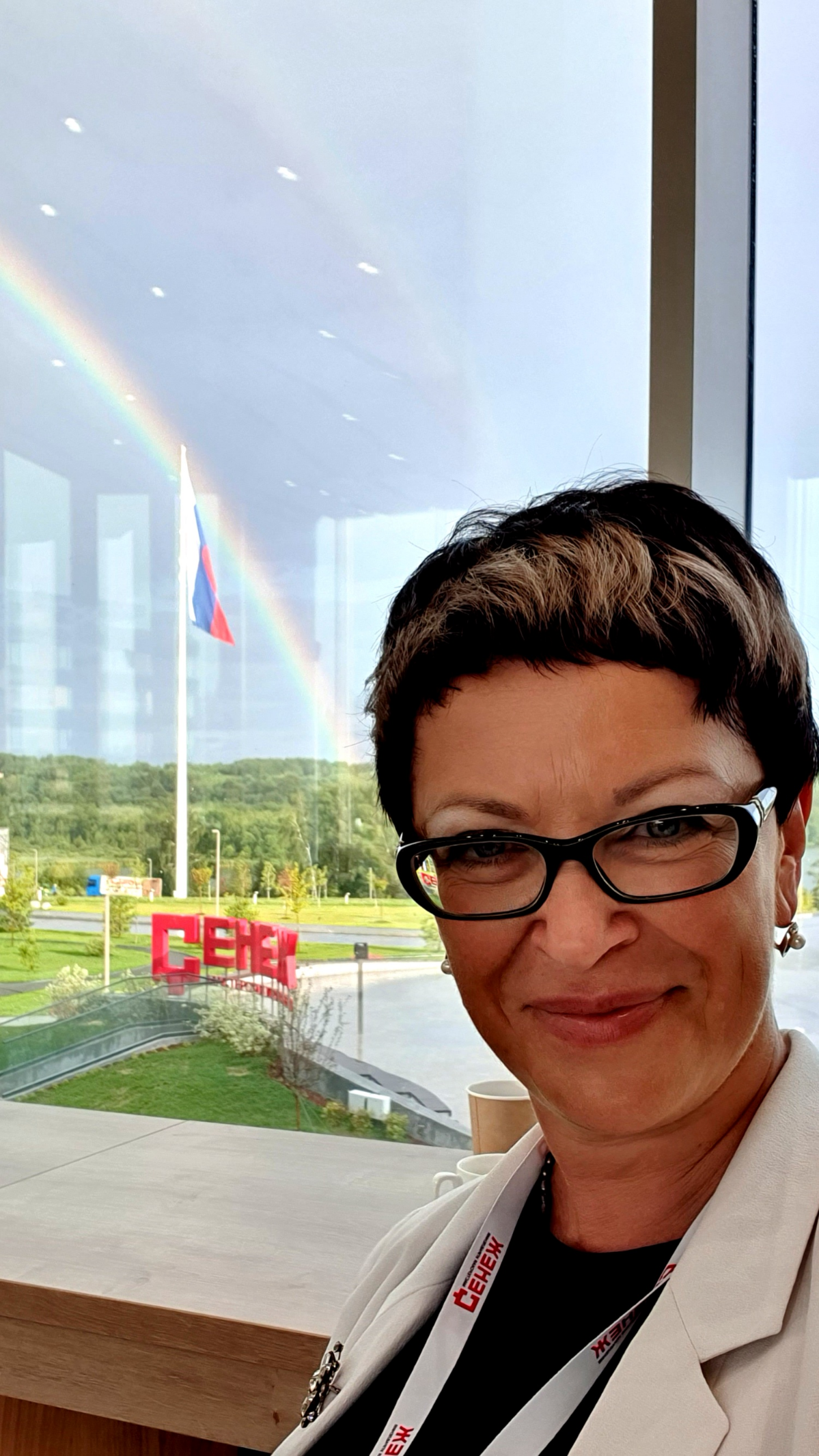 Завершающий днь очного обучения программы "Женщина-Лидер" был полностью посвящен социальному проектированию.
По традиции  - цитаты.
Мария Афонина
"Есть социальный лифт, а есть социальная лестница | Сетка — социальная сеть от hh.ru