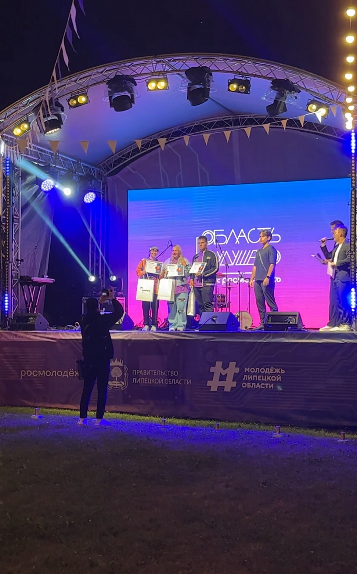 Невозможное возможно! 🥳
Перед поездкой на форум организаторы попросили нас распределиться по мастерским. Было 3 мастерские от компаний:
1.VK:стартапы
2 | Сетка — социальная сеть от hh.ru
