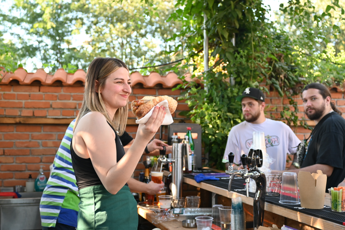 На выходных прошел еще один OPEN AIR ивент от бара Dva Medveda, IT connect и Cider | Сетка — социальная сеть от hh.ru