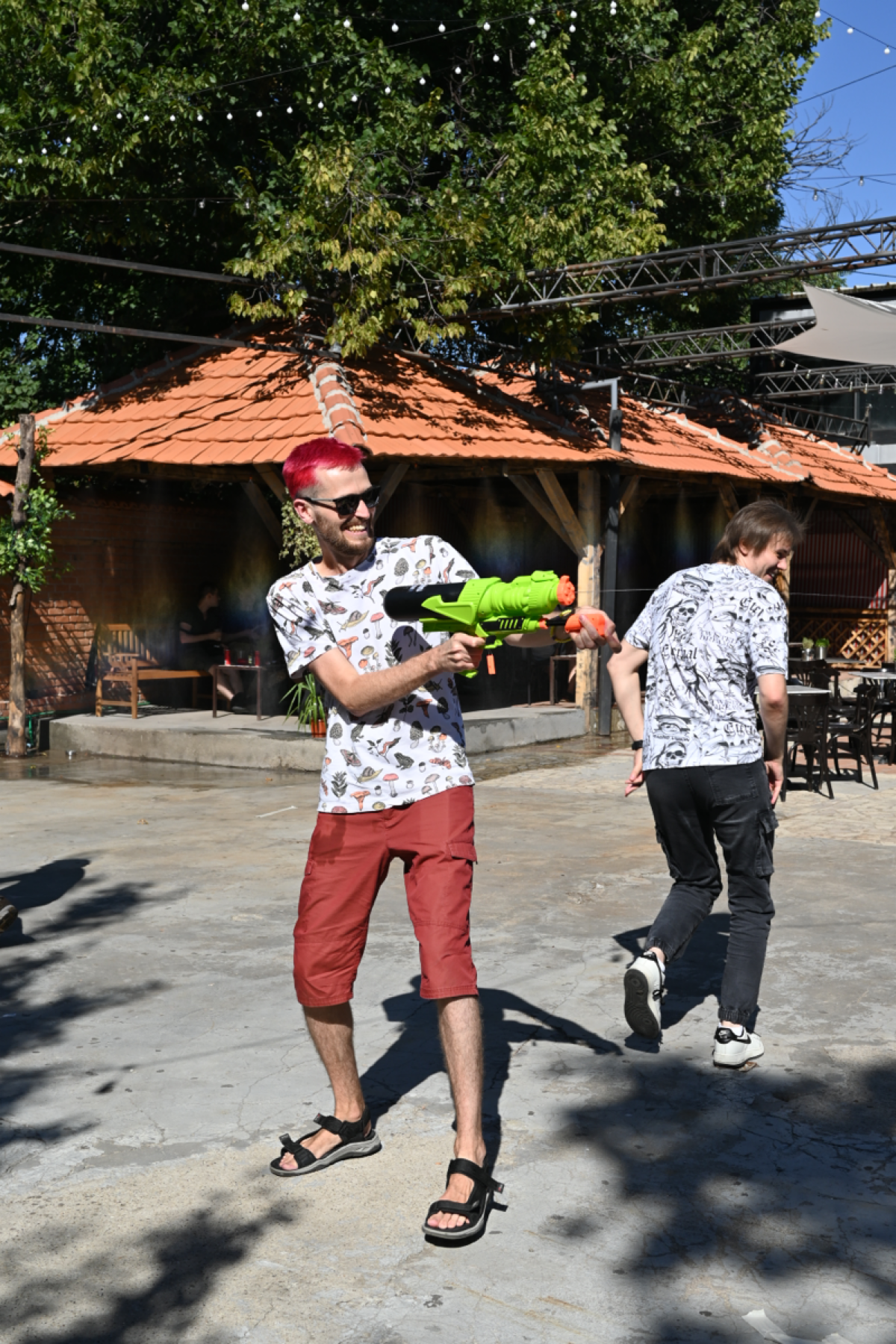 На выходных прошел еще один OPEN AIR ивент от бара Dva Medveda, IT connect и Cider | Сетка — социальная сеть от hh.ru
