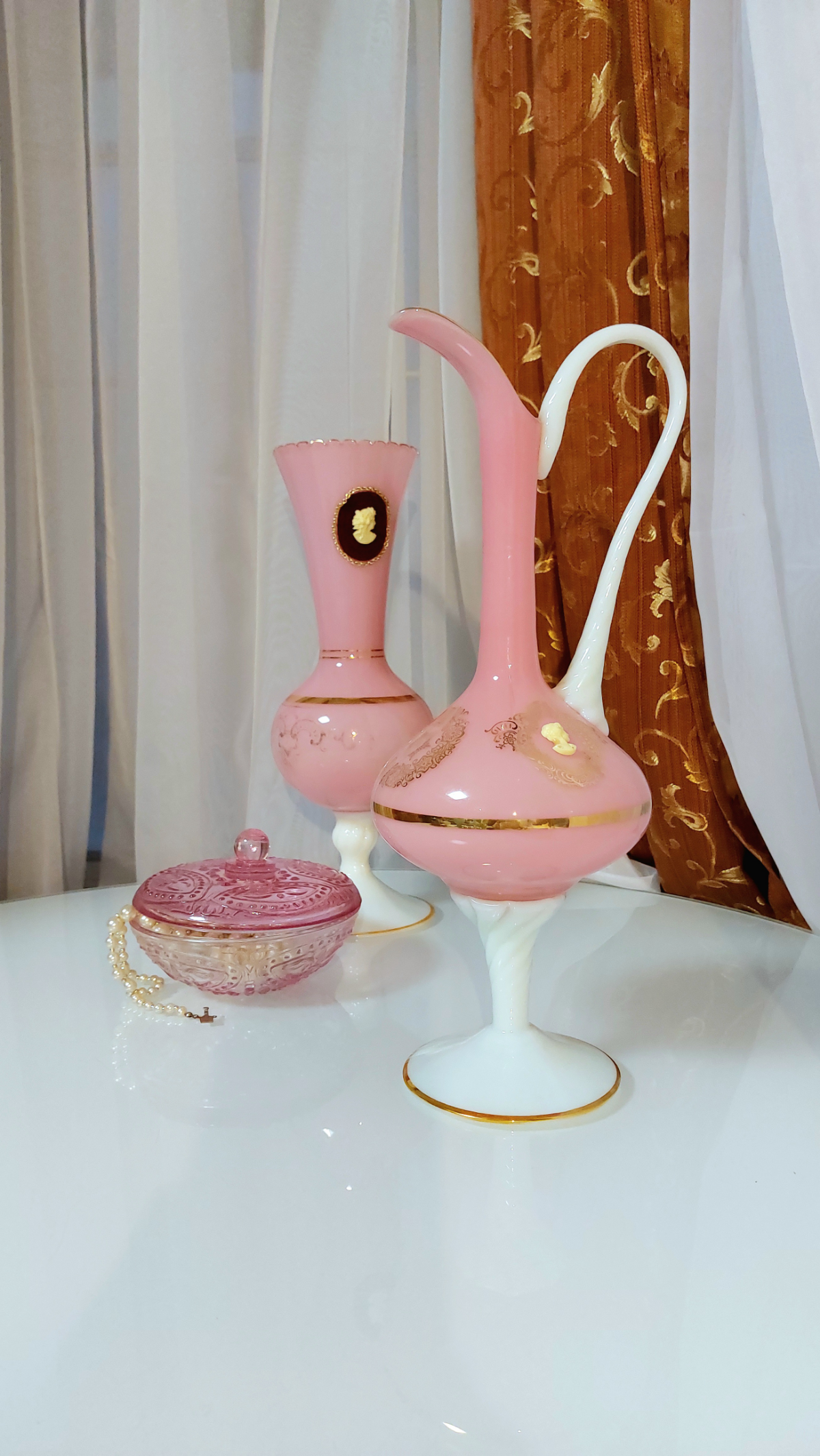 Винтажное стекло из Италии и Франции. 
Удивляет,  Как это красота сохранилась до наших дней.  Цветная коллекция- радуга в доме. 
#виртаж
#vintage 
#винтажнаялавка
#винтажныйунивермаг
#евроблошка | Сетка — социальная сеть от hh.ru