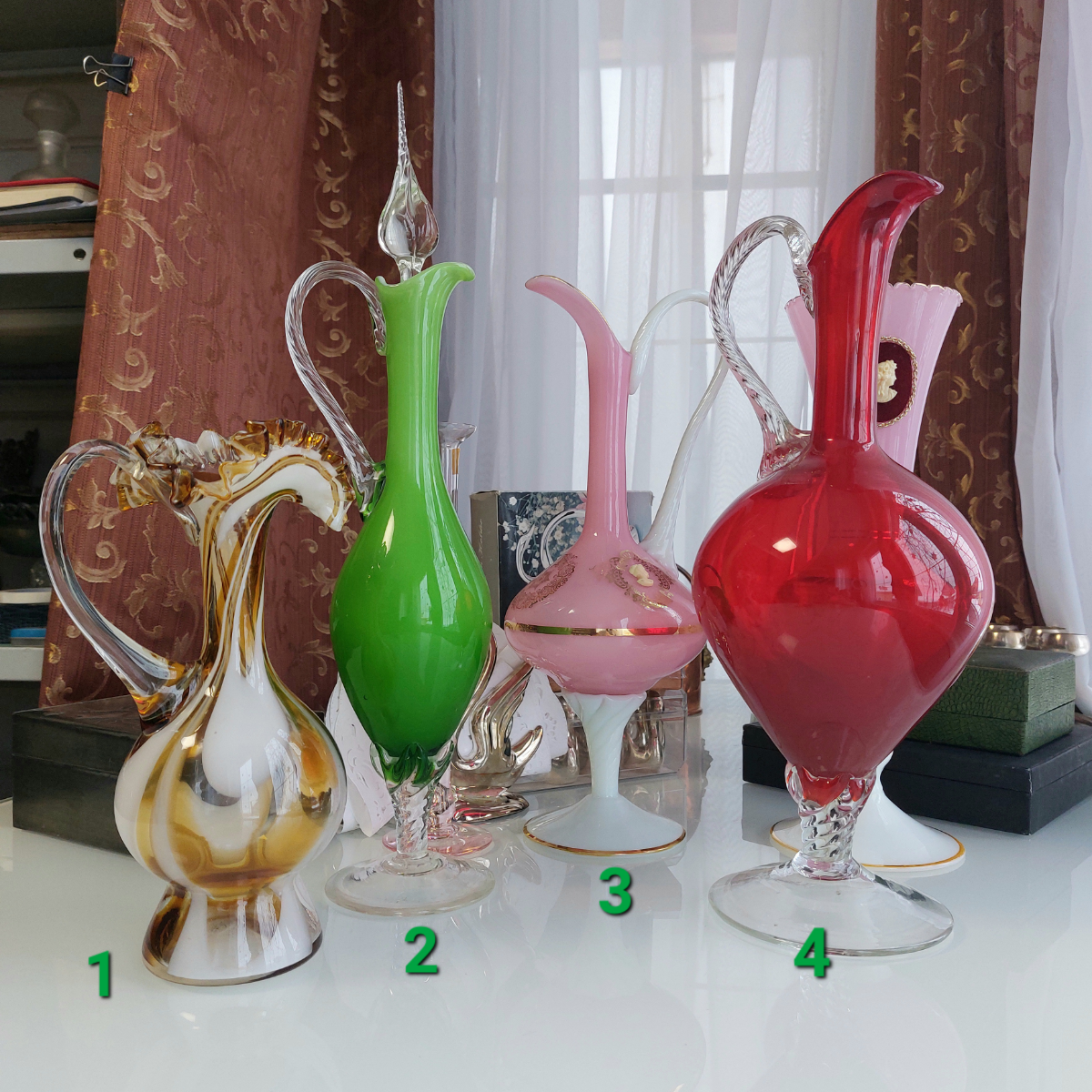 Винтажное стекло из Италии и Франции. 
Удивляет,  Как это красота сохранилась до наших дней.  Цветная коллекция- радуга в доме. 
#виртаж
#vintage 
#винтажнаялавка
#винтажныйунивермаг
#евроблошка | Сетка — социальная сеть от hh.ru