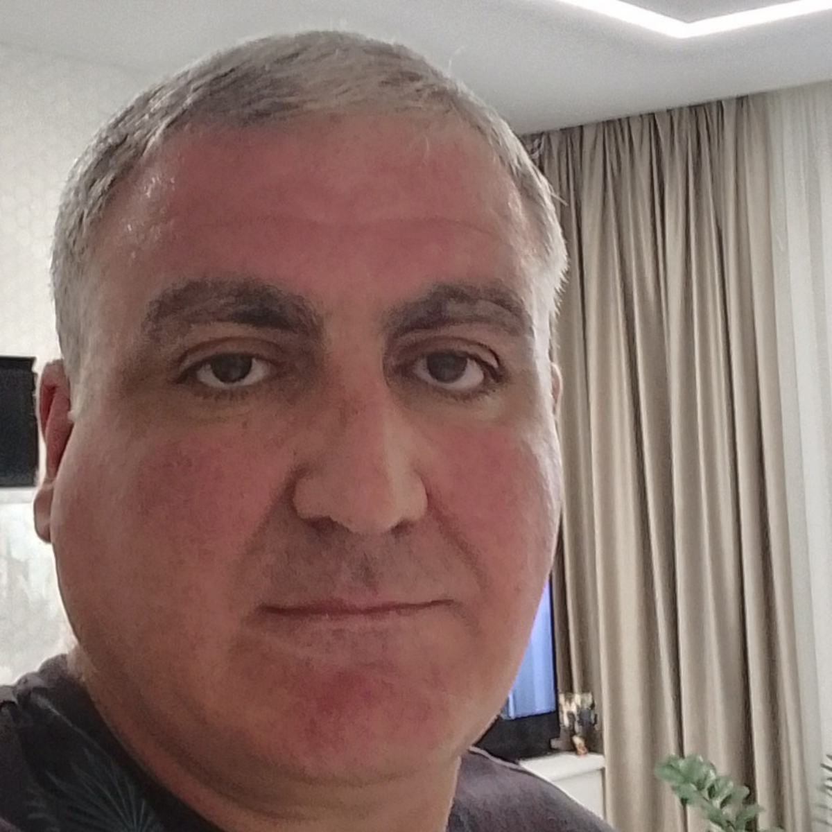 Парсам Барсегян