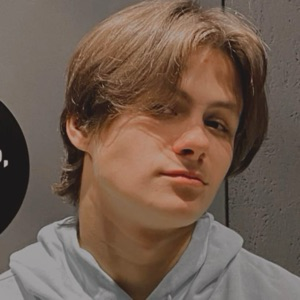 Михаил Мельников