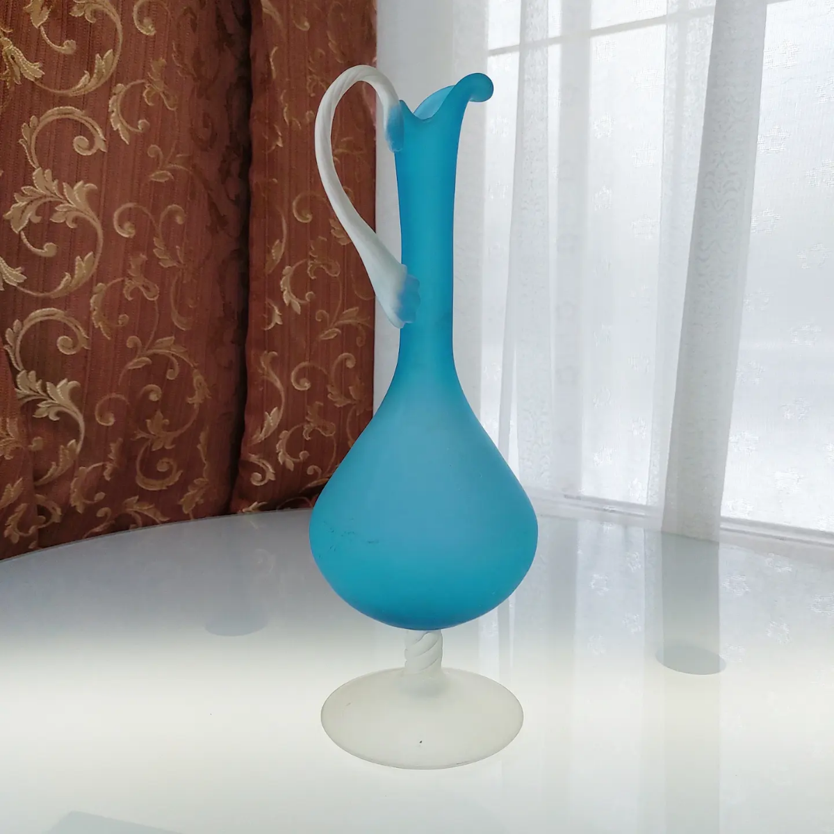 Завораживающий голубой.
В таких кувшинах нужно хранить эликсир жизни. 
Матовая фактура стекла.
Идеальное состояние. 
В наличии. 
Цена 4 800 ₽ | Сетка — социальная сеть от hh.ru