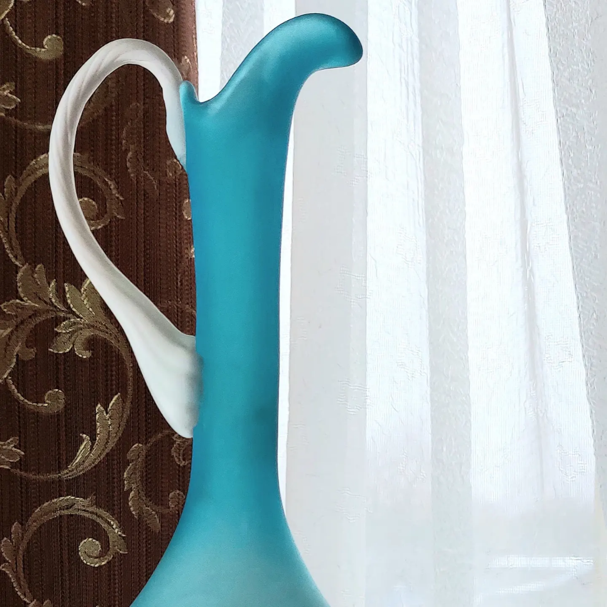 Завораживающий голубой.
В таких кувшинах нужно хранить эликсир жизни. 
Матовая фактура стекла.
Идеальное состояние. 
В наличии. 
Цена 4 800 ₽ | Сетка — социальная сеть от hh.ru