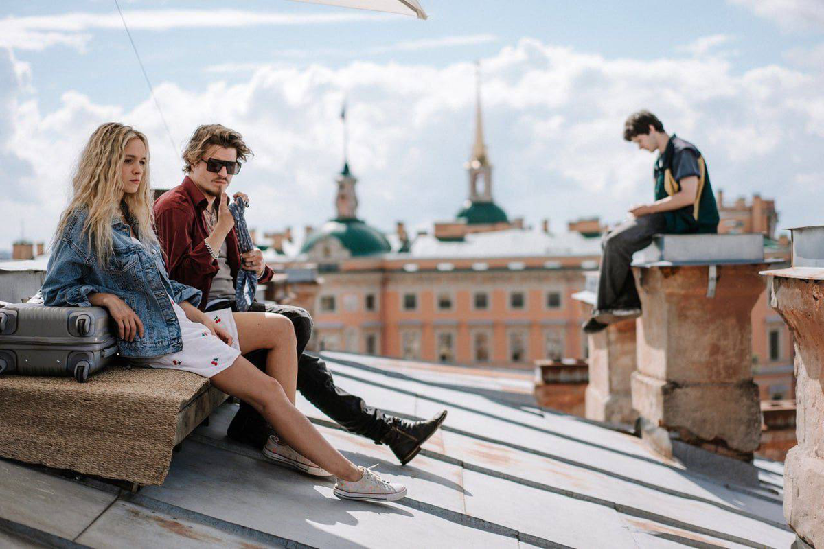 «Походу любовь» — начались съемки ромкома Яны Климовой-Юсуповой
По сюжету Лиза впервые приезжает в Питер и не только влюбляется в город, но и знакомится с необычным молодым художником и его другом муз... | Сетка — социальная сеть от hh.ru