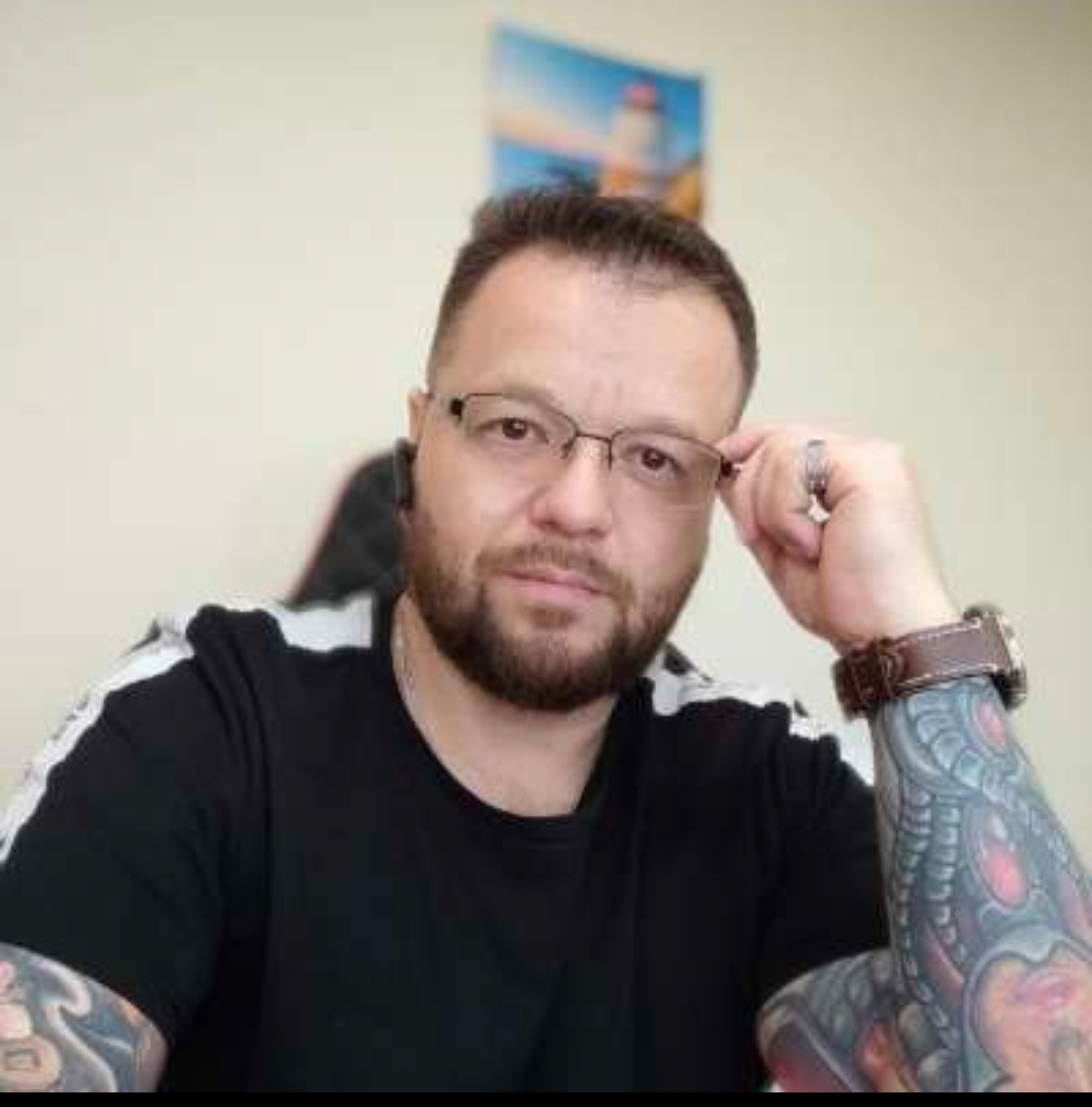Доброе утро содружество.
Меня зовут Денис и я просто человек для начала: мужчина в расцвете сил, амбиций и приближающейся деменцией | Сетка — социальная сеть от hh.ru